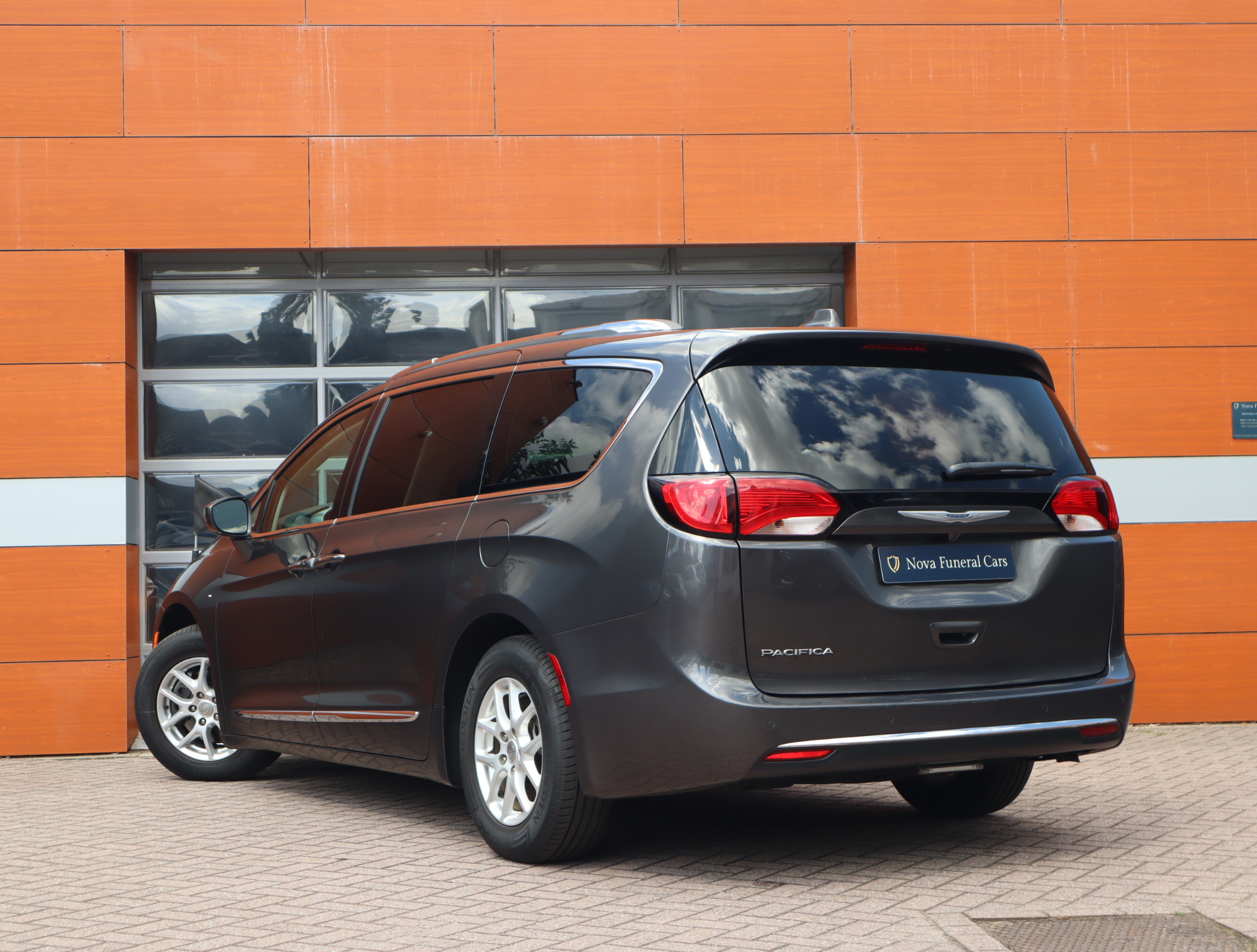 Chrysler Pacifica Multi-Hearse